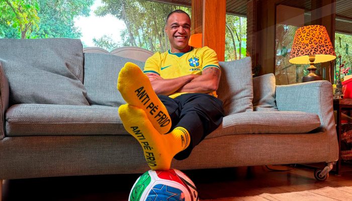 Centauro-transforma-supersticao-do-futebol-em-Meia-Anti-Pe-Frio-para-torcedores-brasileiros.jpg