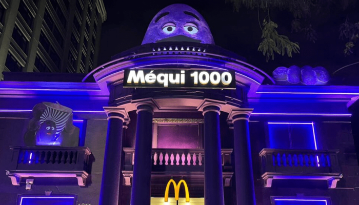 Grimace-marca-presenca-no-Mequi-1000-com-loja-transformada-em-roxo-min.png