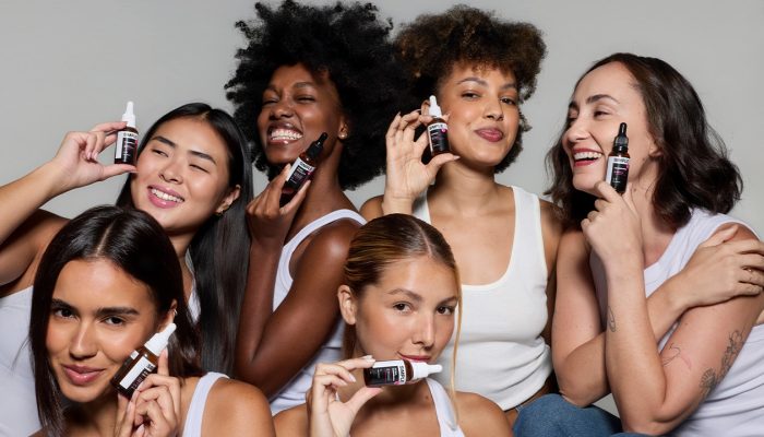Simple-lanca-campanha-E-Simple-Assim-e-reposiciona-marca-com-foco-em-beleza-limpa-acessivel.jpg